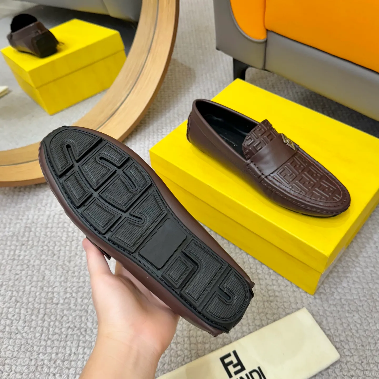 Men's shoes 💰420 [FENDI Fendi] 2⃣️0⃣️2⃣️5️⃣New Milan men's fashion lazy catwalk style ✅ fashionable casual beanie shoes, imported calfskin fabric, super smooth texture, sweat-absorbent and breathable, (sheepskin lining). Metal LOGO on the shoe body, Medusa avatar, irregular avatar, high-end craftsmanship logo✅ French Loft set foot design style 👟Low-key and elegant, great on-foot effect... Men's shoe size: 38-46 (4-12)